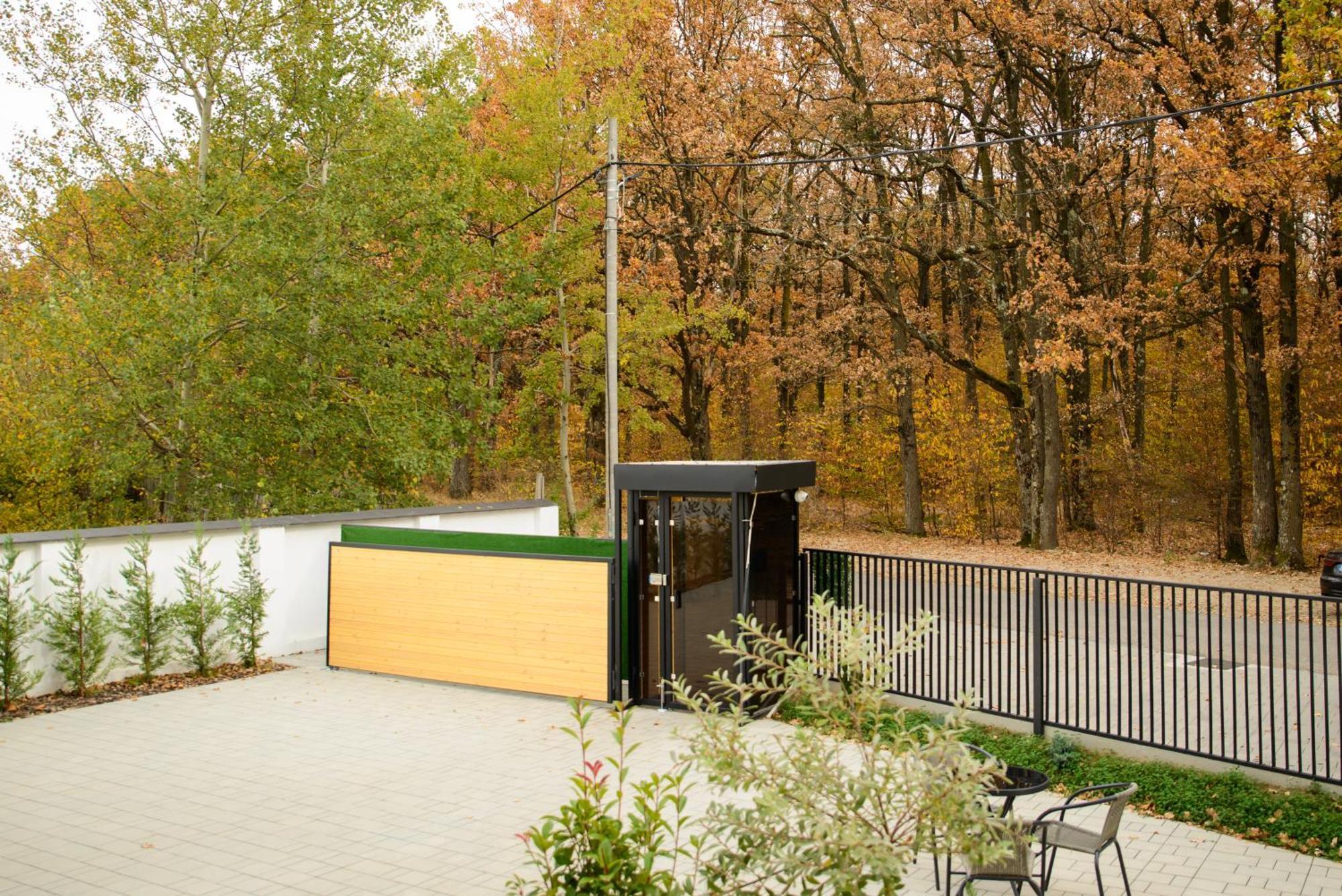 Forest Boutique Питешти Экстерьер фото